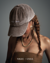 Load image into Gallery viewer, UNDA x Vogue Singapore—Editor&#39;s Pick Cap
